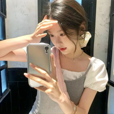 一位站立的人